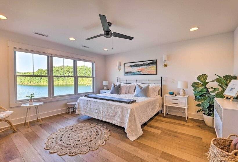 Waterfront Oasis On Tims Ford Lake: Pool/kayak!