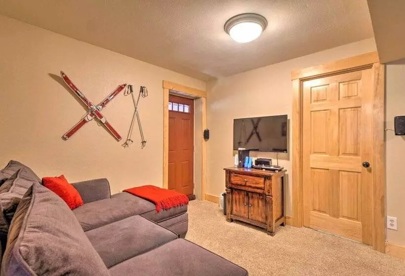 Luxury 4 Br Cabin: 2 King Suites On Shuttle Route