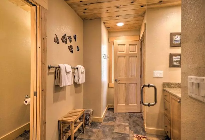 Luxury 4 Br Cabin: 2 King Suites On Shuttle Route