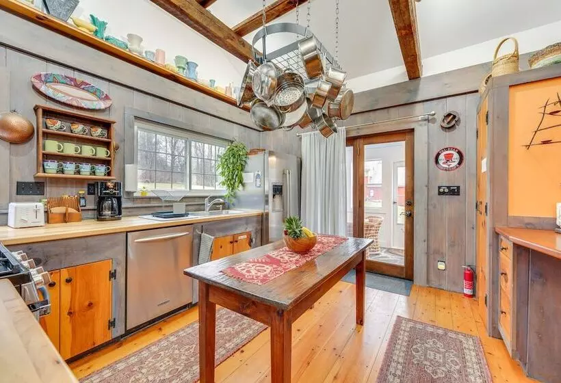 Manchester Center Home W/ Green Mtn Views!