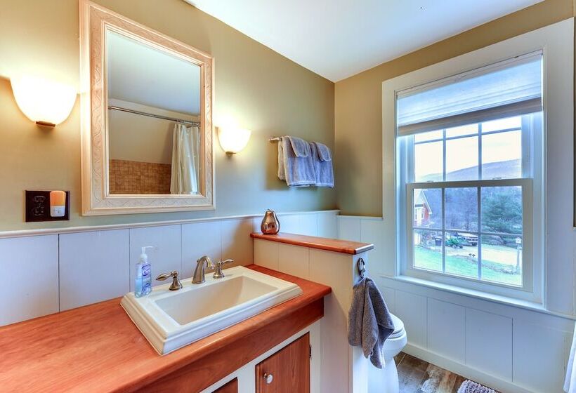 Manchester Center Home W/ Green Mtn Views!