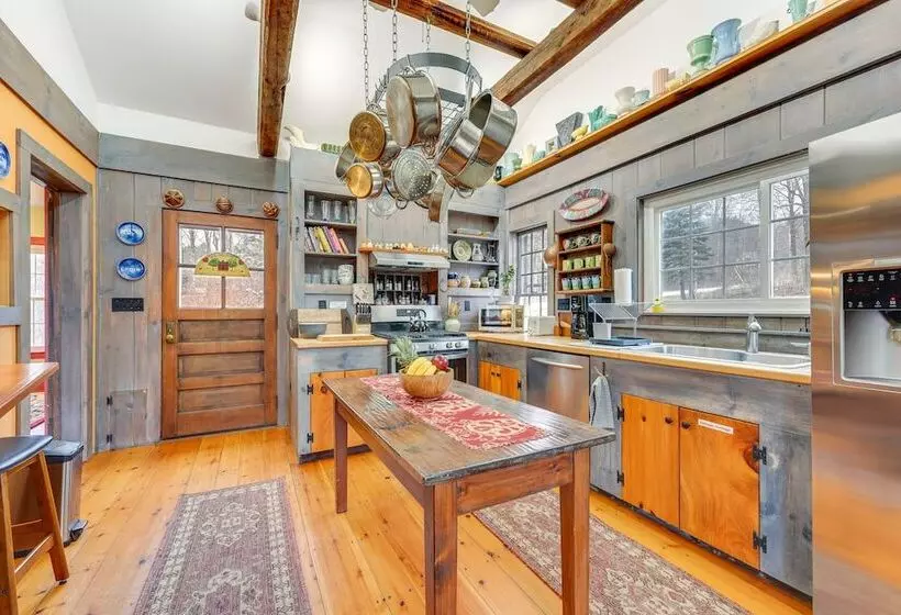 Manchester Center Home W/ Green Mtn Views!