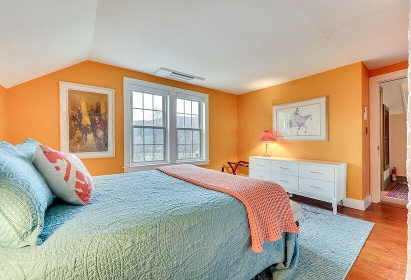 Manchester Center Home W/ Green Mtn Views!