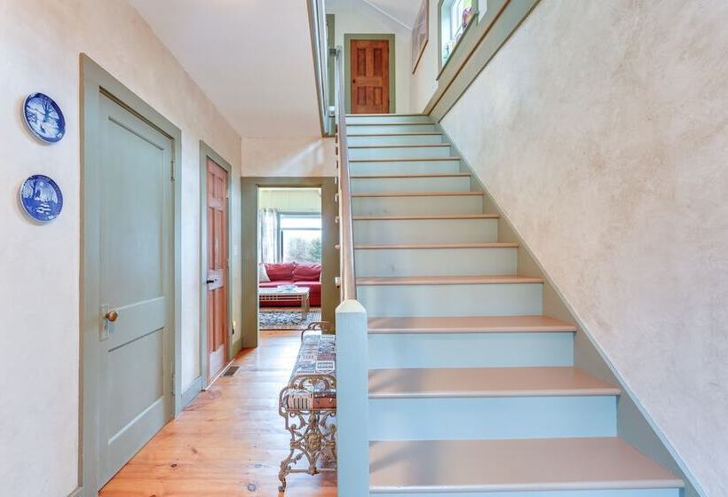 Manchester Center Home W/ Green Mtn Views!