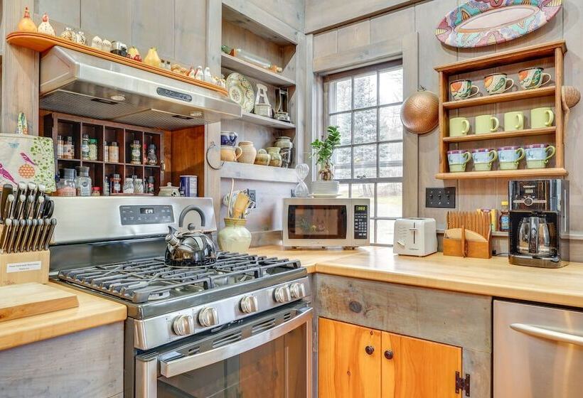 Manchester Center Home W/ Green Mtn Views!