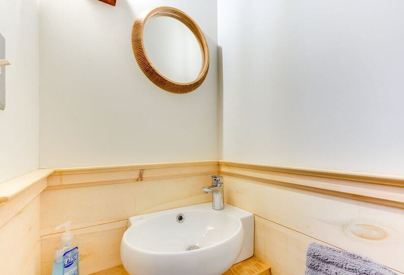 Manchester Center Home W/ Green Mtn Views!