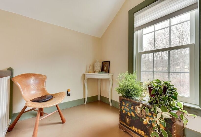 Manchester Center Home W/ Green Mtn Views!