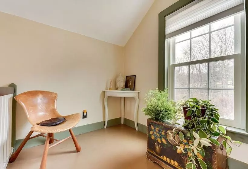 Manchester Center Home W/ Green Mtn Views!