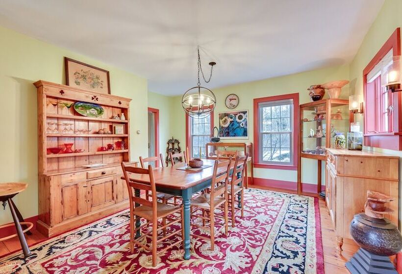 Manchester Center Home W/ Green Mtn Views!