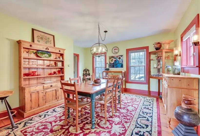 Manchester Center Home W/ Green Mtn Views!