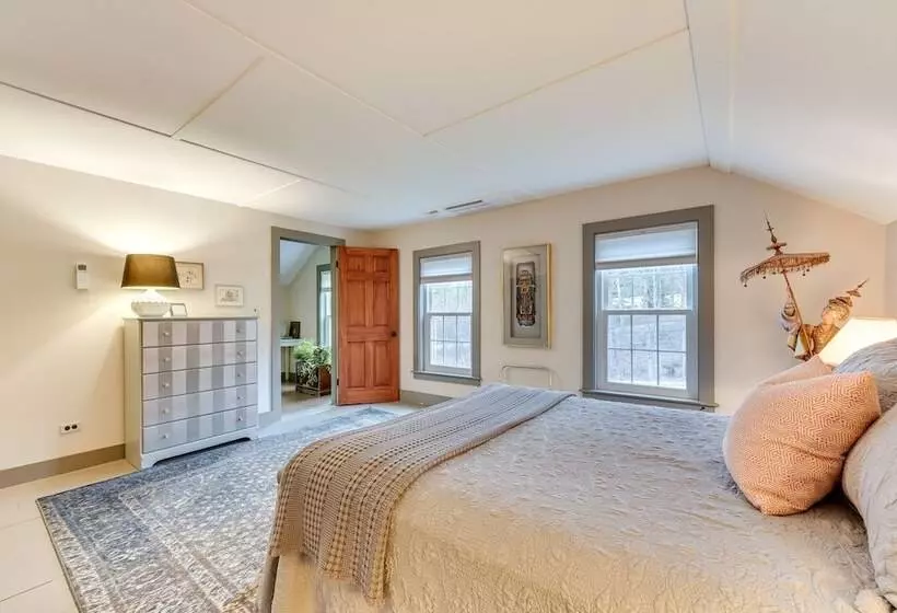 Manchester Center Home W/ Green Mtn Views!