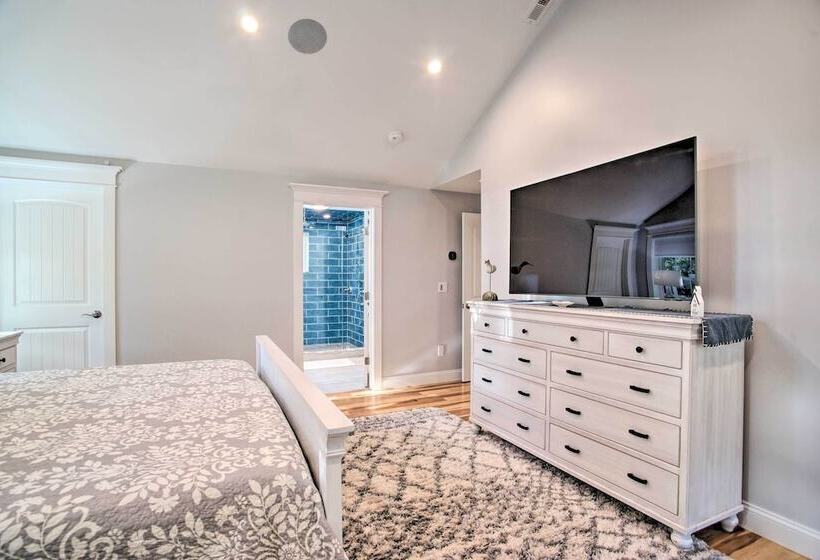 South Yarmouth Retreat W/ Grill: Walk To Beach!