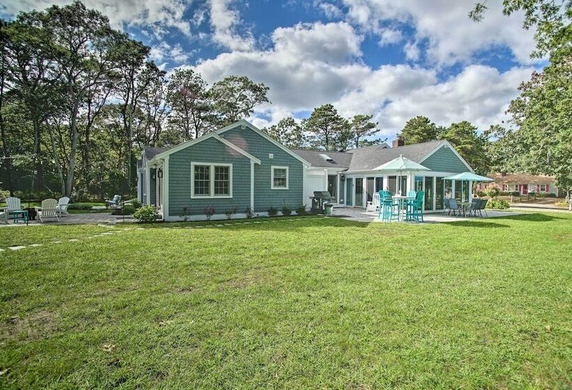 South Yarmouth Retreat W/ Grill: Walk To Beach!