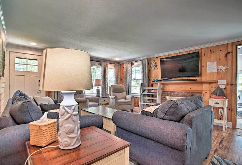 South Yarmouth Retreat W/ Grill: Walk To Beach!