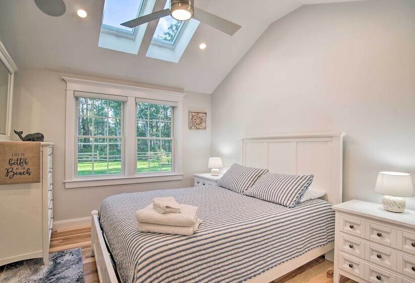 South Yarmouth Retreat W/ Grill: Walk To Beach!