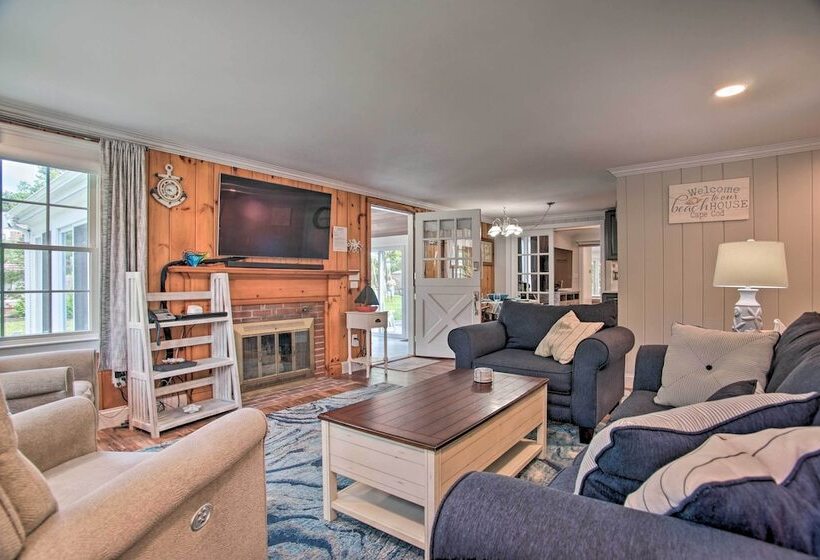 South Yarmouth Retreat W/ Grill: Walk To Beach!