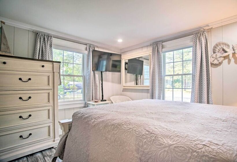 South Yarmouth Retreat W/ Grill: Walk To Beach!