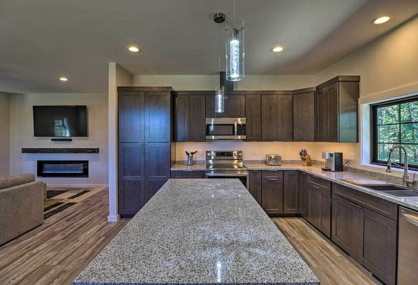 Modern Kalispell Retreat: 37 Mi To Glacier Np