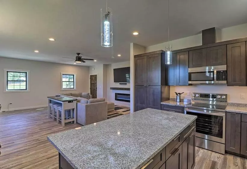Modern Kalispell Retreat: 37 Mi To Glacier Np