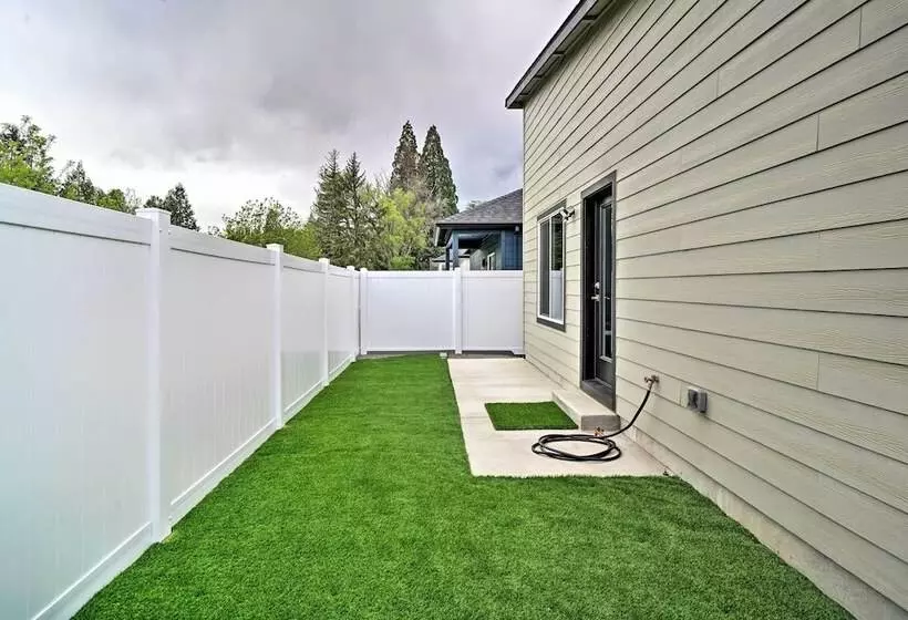 Modern Medford Escape ~ 3 Mi To Downtown!