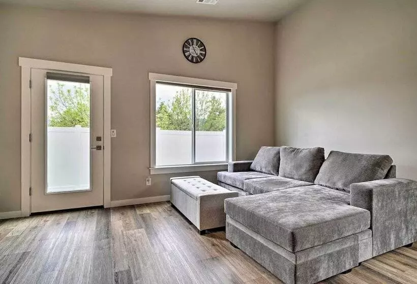 Modern Medford Escape ~ 3 Mi To Downtown!