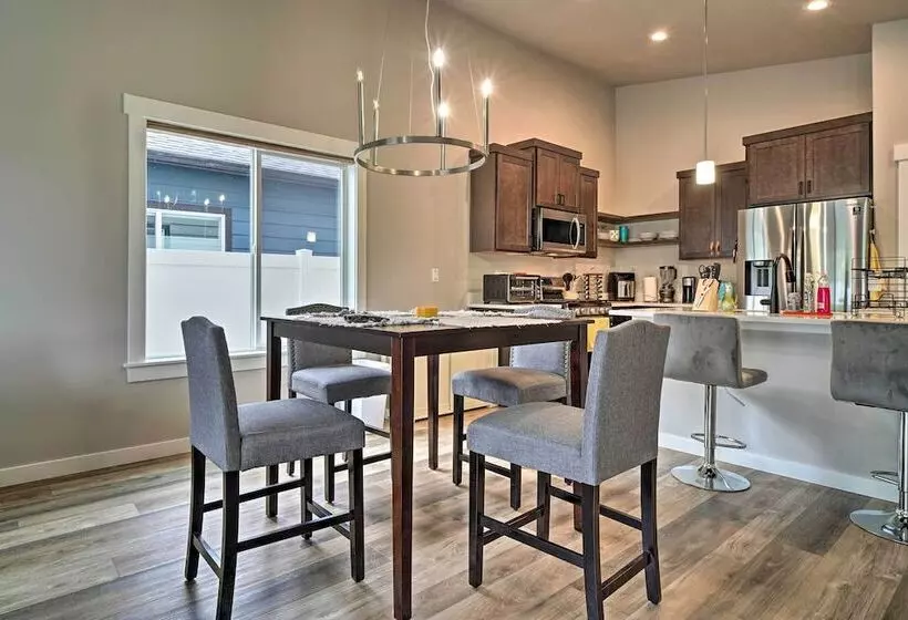 Modern Medford Escape ~ 3 Mi To Downtown!