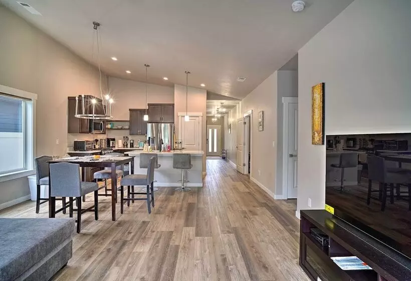 Modern Medford Escape ~ 3 Mi To Downtown!