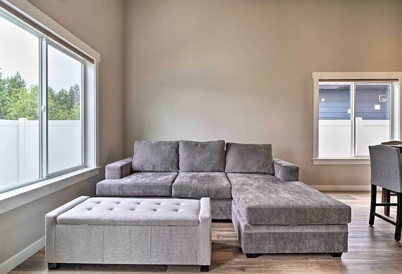 Modern Medford Escape ~ 3 Mi To Downtown!