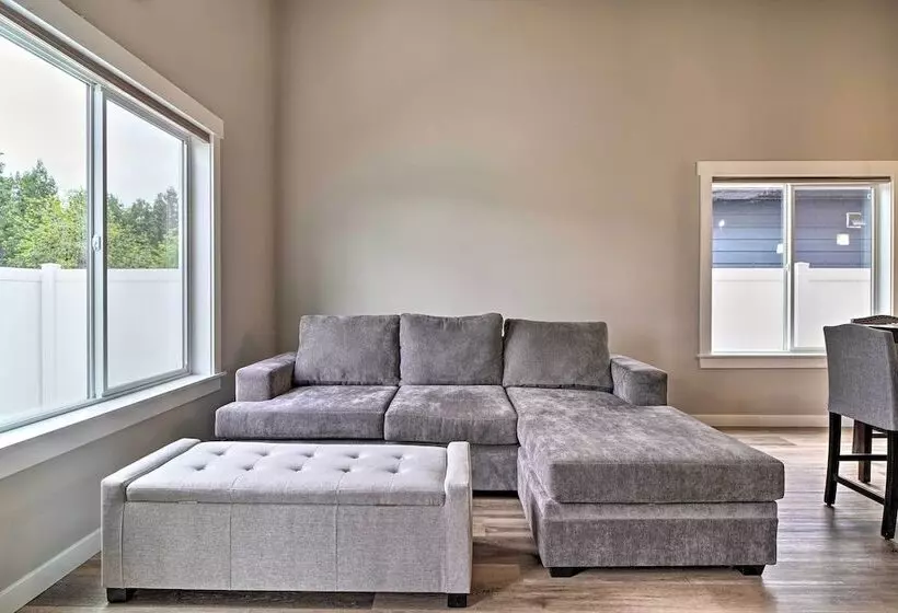 Modern Medford Escape ~ 3 Mi To Downtown!