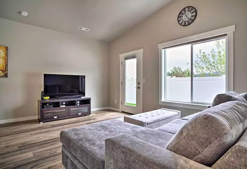 Modern Medford Escape ~ 3 Mi To Downtown!