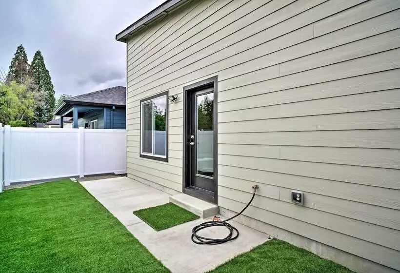 Modern Medford Escape ~ 3 Mi To Downtown!