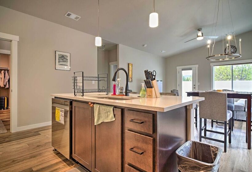 Modern Medford Escape ~ 3 Mi To Downtown!