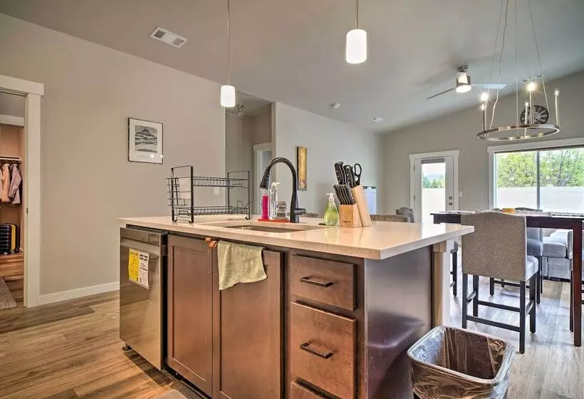 Modern Medford Escape ~ 3 Mi To Downtown!