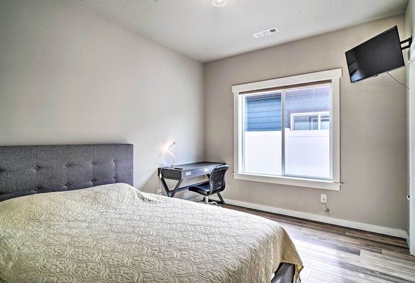 Modern Medford Escape ~ 3 Mi To Downtown!