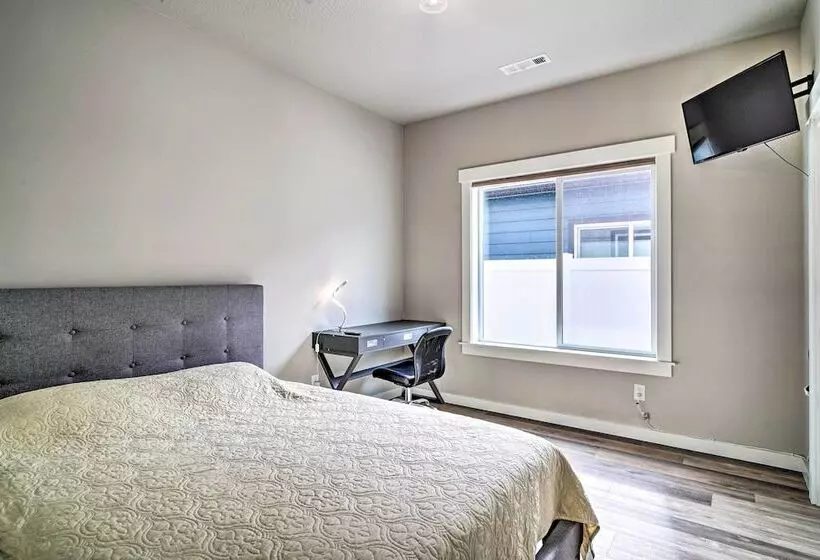 Modern Medford Escape ~ 3 Mi To Downtown!