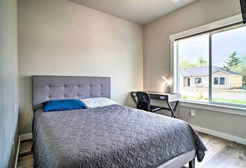 Modern Medford Escape ~ 3 Mi To Downtown!