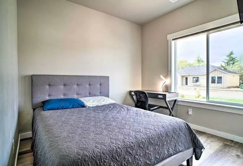 Modern Medford Escape ~ 3 Mi To Downtown!