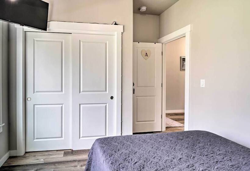 Modern Medford Escape ~ 3 Mi To Downtown!