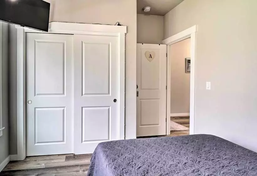 Modern Medford Escape ~ 3 Mi To Downtown!