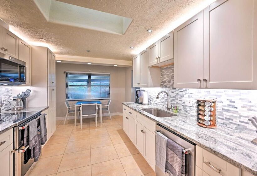 Naples Home: Private Pool & Grill ~ 1 Mi To Beach