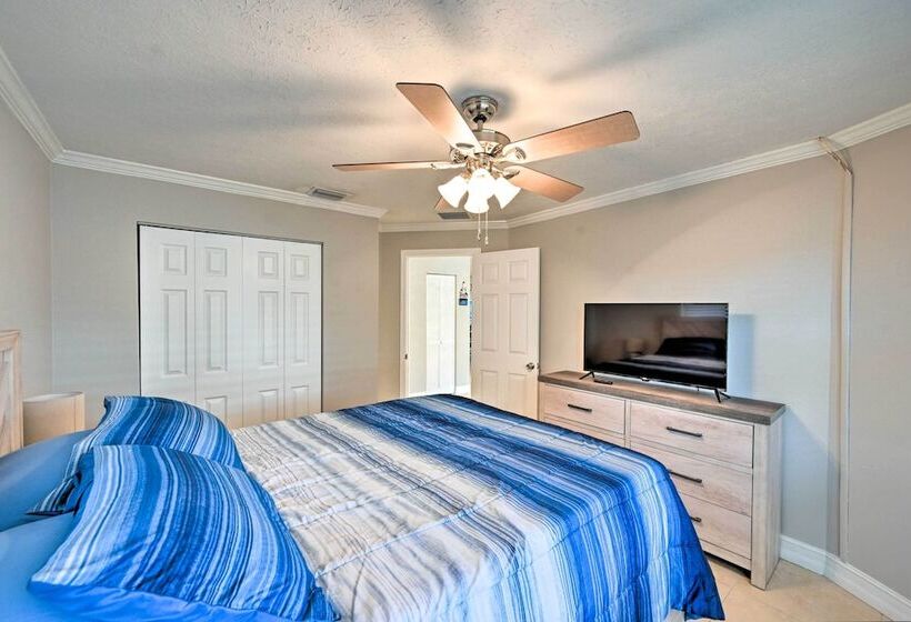 Naples Home: Private Pool & Grill ~ 1 Mi To Beach