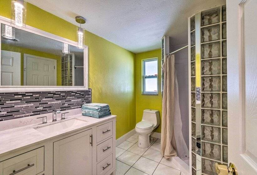 Peaceful Venice Villa W/ Patio   2 Miles To Beach!