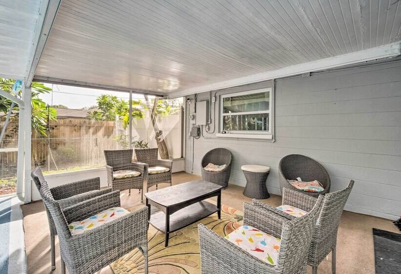 Peaceful Venice Villa W/ Patio   2 Miles To Beach!