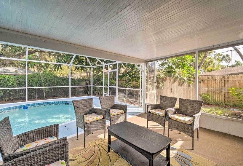 Peaceful Venice Villa W/ Patio   2 Miles To Beach!