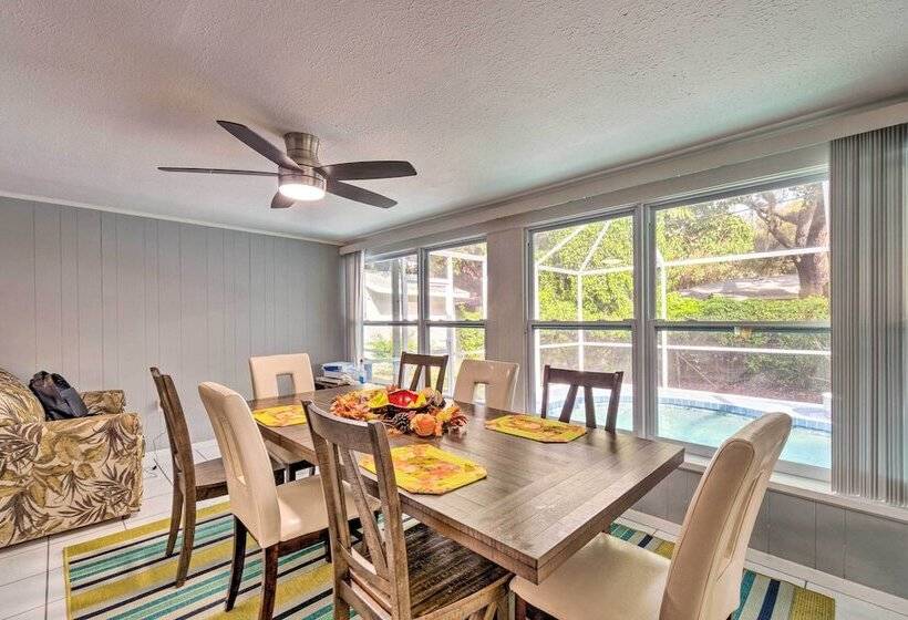 Peaceful Venice Villa W/ Patio   2 Miles To Beach!