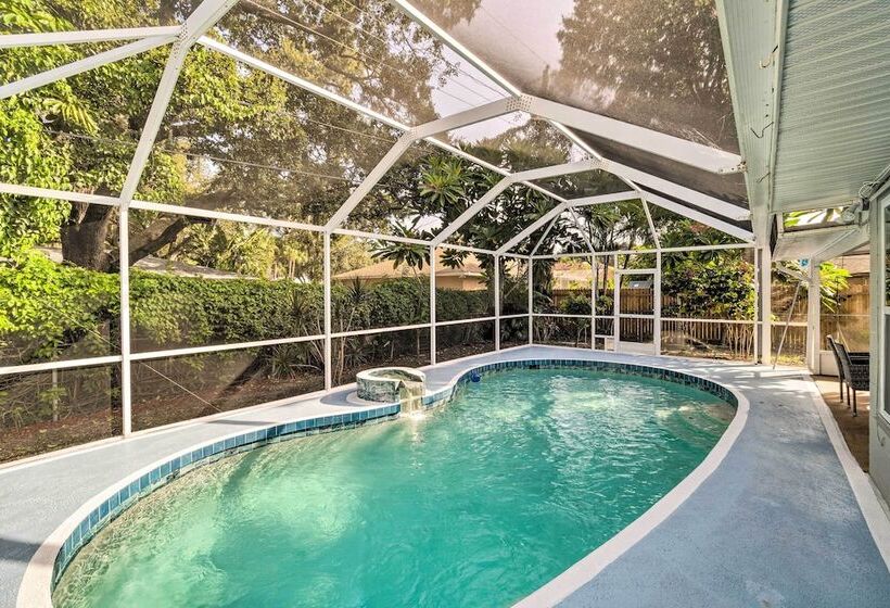 Peaceful Venice Villa W/ Patio   2 Miles To Beach!