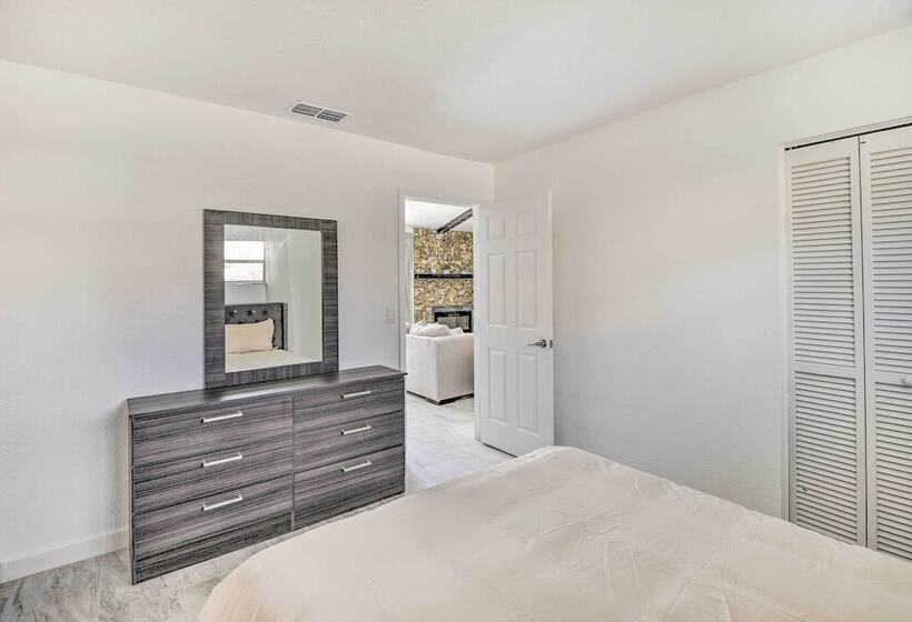 Port Orange Oasis: Close To Beaches & Dining!