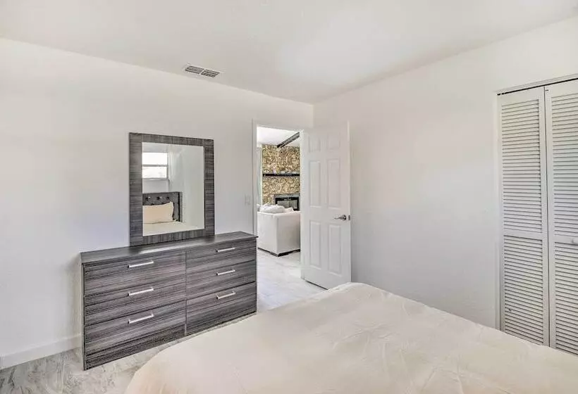 Port Orange Oasis: Close To Beaches & Dining!