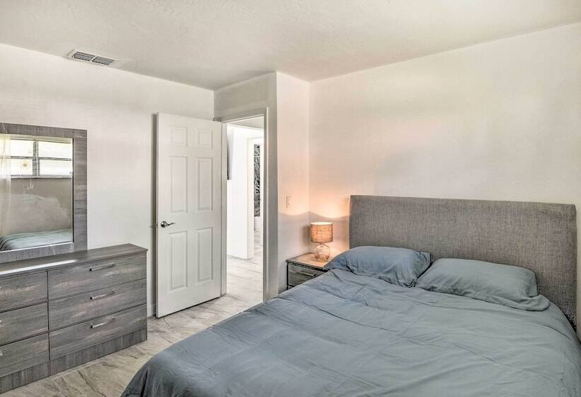 Port Orange Oasis: Close To Beaches & Dining!