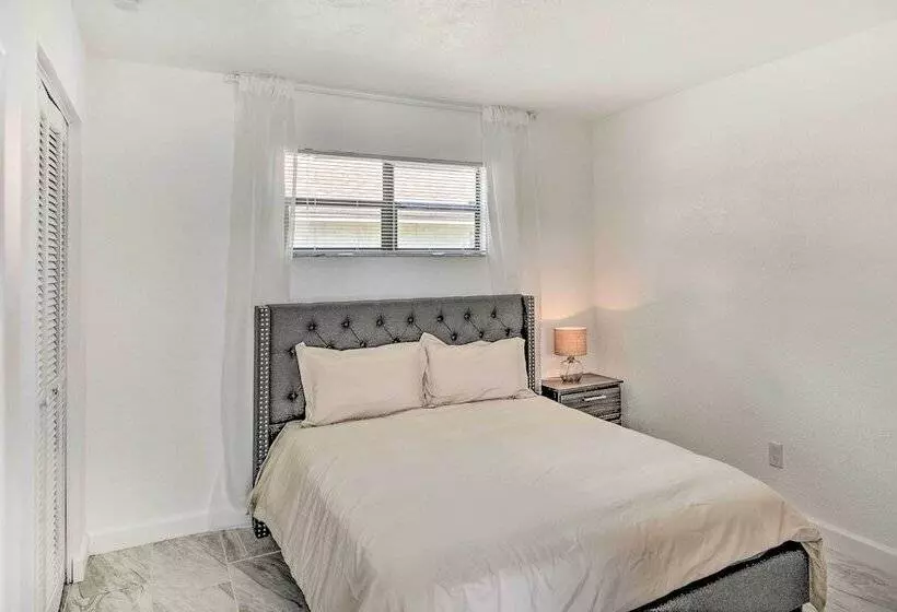 Port Orange Oasis: Close To Beaches & Dining!